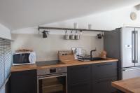 Apartments Leut 80m from the Sea - Bed and Breakfast Podgora