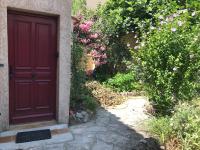 Chambre climatisée avec sdb privée dans une villa avec piscine ouverte d'avril à mi octobre - Chambres d'hôtes Marseille