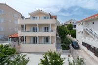 Spacious Modern Apartment Miljak - 1min to the beach - B&B