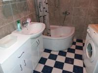 Camera Doppia con Letti Singoli e Bagno in Comune