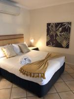 B&B Noosaville - At The Sound Noosa Motel - Bed and Breakfast Noosaville