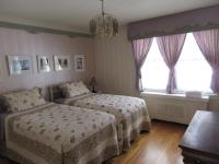 Standard Twin Room with Shared Bathroom