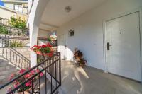 Mika's Seaview Apartments - Ferienwohnung Bar