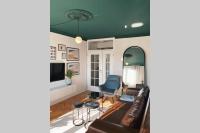 Etern Stays - Bohemian Apartment - B&B Prishtina