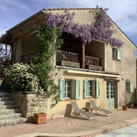 B&B Castres-sur-l'Agout - Courtyard Gite with very large shared pool - Bed and Breakfast Castres-sur-l'Agout