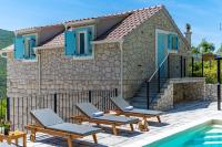 Stone villa JUDITA with heated pool and hydro-massage - Chambres d’hôtes Zadvarje