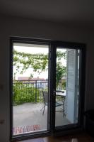 Family apartment and terrace with a sea view - B&B
