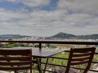 Balcony with view, private garage, an elevator - B&B Setúbal