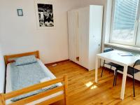 Chambre Lits Jumeaux avec Salle de Bains Commune