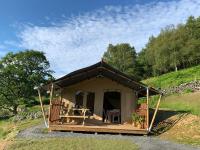 Safari Tent with Hot Tub in heart of Snowdonia - Chambres d'hôtes Dolgellau