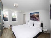Three-Bedroom Apartment with Shower