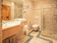 Strandvillen Binz - Ferienwohnung mit 1 Schlafzimmer und Balkon AH-623 - Chambres d'hôtes Ostseebad Binz