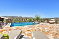 B&B Wickenburg - Luxury Phoenix Home with Bar and Outdoor Oasis! - Bed and Breakfast Wickenburg