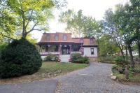 The Manor - Historic Mansion, Wifi, Covered Porch, Screen Porch, King Bed, Walk to Spas, Shops & Restaurants - Chambres d’hôtes