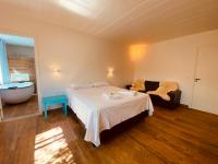 Studio with Spa Bath