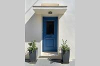 PANOS ROOMS Modern 3-Bedroom apartment - Bed and Breakfast