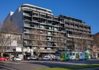 Modern Quiet 1 & 2 Bed Apt Opposite Albert Park - B&B
