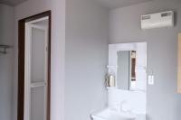 Tweepersoonskamer met 2 Aparte Bedden en Douche