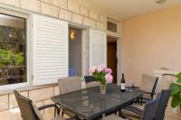 Apartamento de 2 dormitorios con terraza