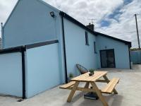Farm House - Sleeps 7 - Garden - Parking - Ferienwohnung Cork