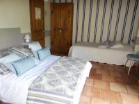 Deluxe Room (2 Adults + 1 Child)