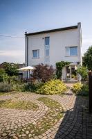 Entire House - Garden, BBQ, Fireplace, 8 Guests , 10 min Beach, Parking - B&B Liepāja
