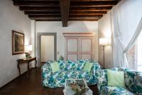 Torre dei Sapiti Apartment with private courtyard - B&B Firenze