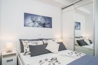 Apartamento de 1 dormitorio con balcón y vistas al mar