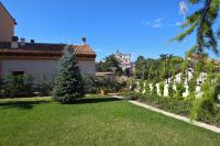 Queen Room with Garden View