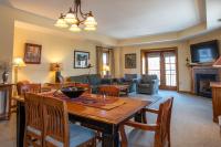 Two Bedroom Condo with Balcony over Mountaineer Square - Just Steps from the Slopes! condo - B&B