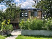 Little Plovers Shepherd Hut - Bed and Breakfast Chichester