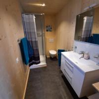 Aktien 11 / A=obere Wohnung / B=untere Wohnung - B&B Sils im Domleschg