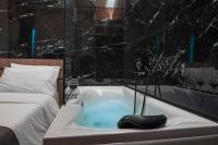 Luxury Suite with Spa Bath