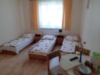 Dreibettzimmer mit eigenem Bad