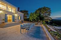 Luxury Villa Castello di Pietra Brač with Heated Pool near Pučišća - Chambres d'hôtes Pučišća