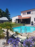 Maison avec piscine chauffée - B&B