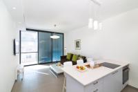 Hilton Bay Apartment with Bedroom shelter - B&B Tel Aviv