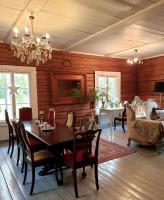 Hirsihuvila, sauna ja kylpyamme, levollista olemista - B&B Loppi