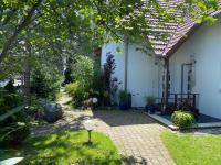 Pool & Lake Holiday Home - Chambres d’hôtes