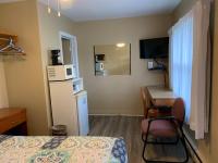 Habitación con cama extragrande.