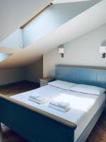 One-Bedroom Apartment Mansard