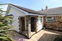 Holiday home with Estuary Views, parking & balcony - B&B