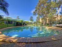 Bay Parklands, 56 2 Gowrie Ave - ground floor, air conditioned, wifi & Foxtel - B&B