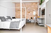 Queen Suite with Spa Bath