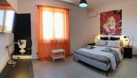 Habitación con cama grande