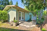 Quaint Riverside Reprieve with Kayaks and Floats! - Bed and Breakfast