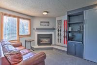 B&B Winter Park - Cozy Ski-In and Out Winter Park Studio with Hot Tubs! - Bed and Breakfast Winter Park