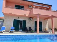 Holiday House Fantasy With Pool - B&B Sebenico