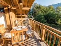 Modern 3 Bed Penthouse Apartment, Balcony & Garage, Close to Village & Ski Bus - Chambres d'hôtes Samoëns