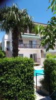 Apartment mit Poolblick